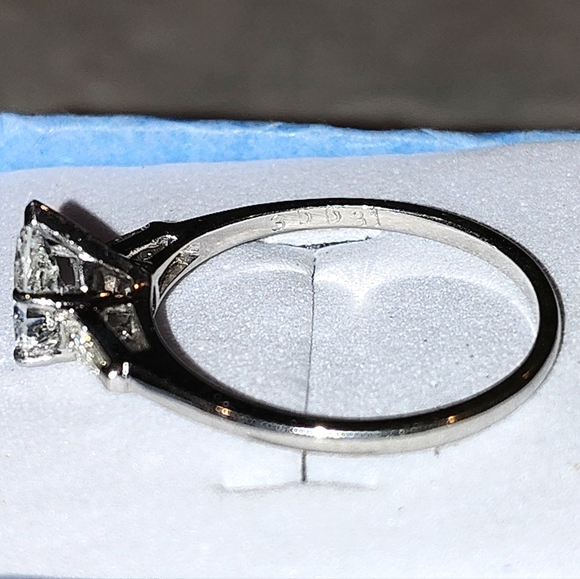 14K WHITE GOLD 2/3 CT PEAR SHAPED & BAGUETTES DIAMOND ENGAGEMENT RING VINTAGE - Picture 15 of 16